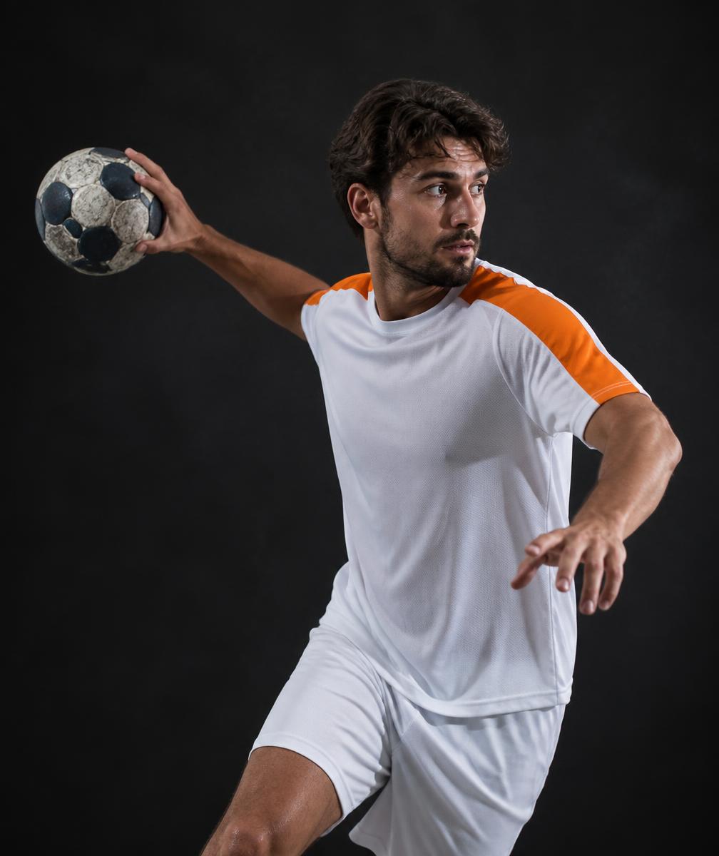 القميص الرسمي الثاني — القميص على اللاعب
